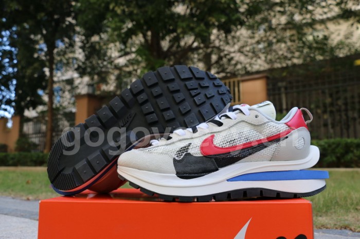 Authentic sacai x Nike VaporWaffle “Royal Fuchsia ” GS