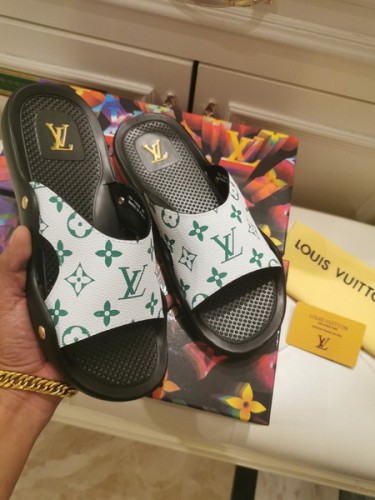 LV women slippers AAA-137