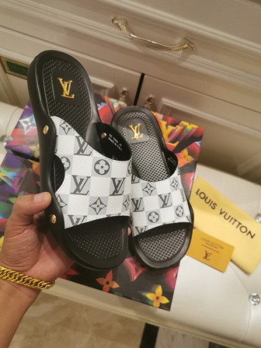 LV women Sandals 1：1 Quality-186