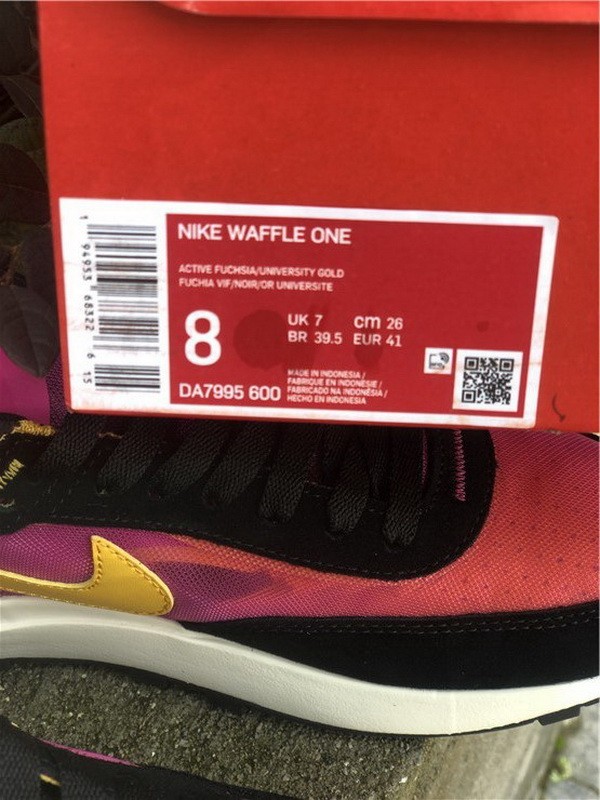 Authentic Nike Waffle One“ Active Fuchsia”