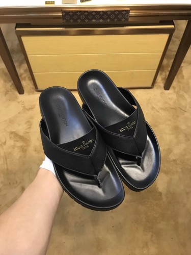 LV men slippers AAA-260(38-45)