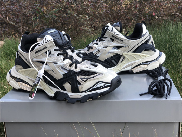 B 17FW Tripe-S High End Sneaker-106
