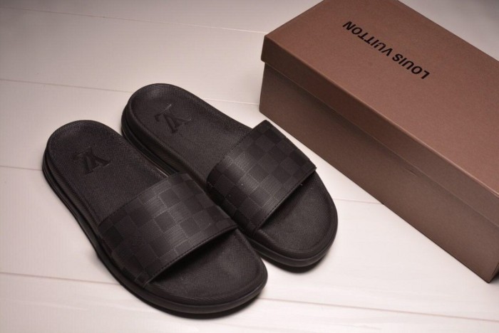 LV men slippers AAA-110