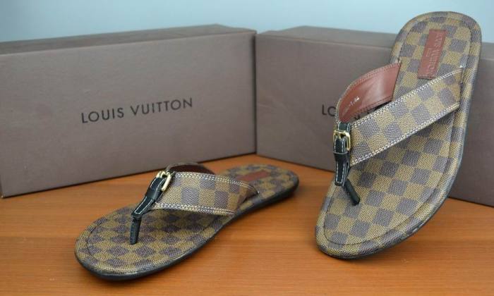 LV women slippers AAA-004(35-42)