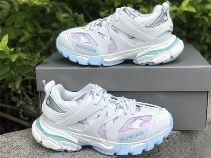B 17FW Tripe-S High End Sneaker-214
