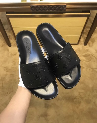 LV men slippers AAA-255(38-45)