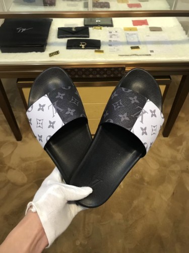 LV men slippers AAA-262(38-45)