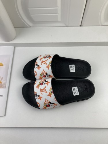 LV women slippers AAA-322