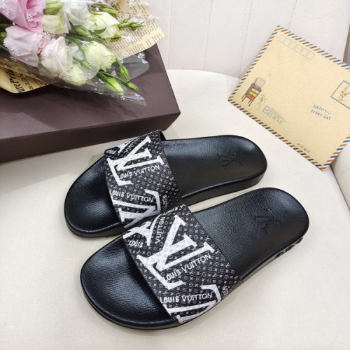 LV men slippers AAA-1089