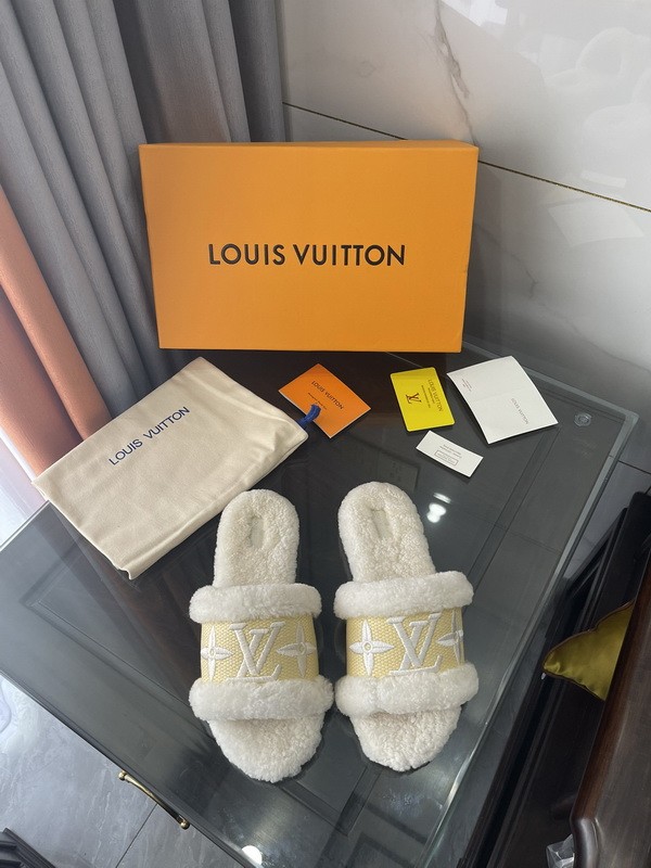 LV women Sandals 1：1 Quality-366