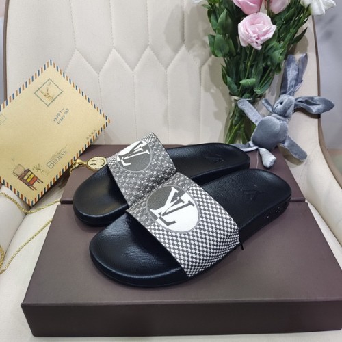 LV women slippers AAA-309
