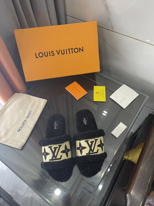 LV women Sandals 1：1 Quality-369