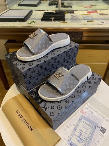 LV men slippers AAA-380(38-45)