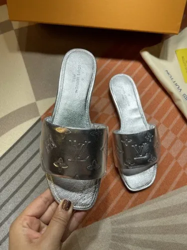 LV women Sandals 1：1 Quality-278
