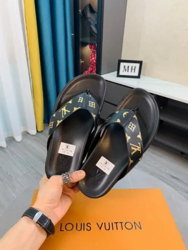 LV men slippers AAA-1042
