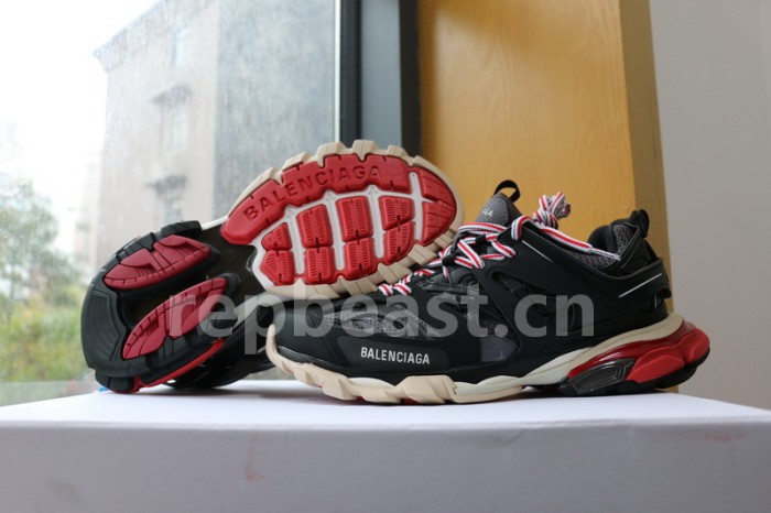 B 17FW Tripe-S High End Sneaker-052