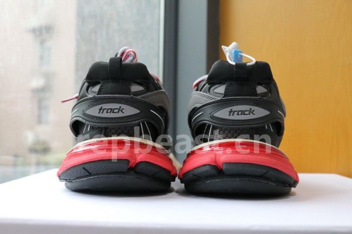 B 17FW Tripe-S High End Sneaker-052
