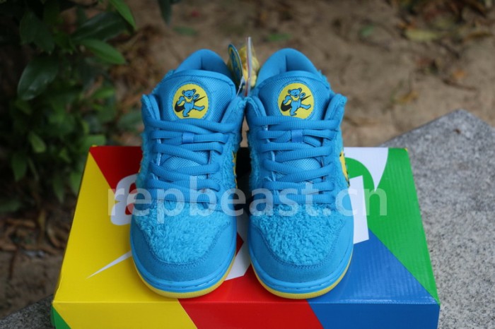 Authentic Grateful Dead x Nike SB Dunk Low “Blue Bear”