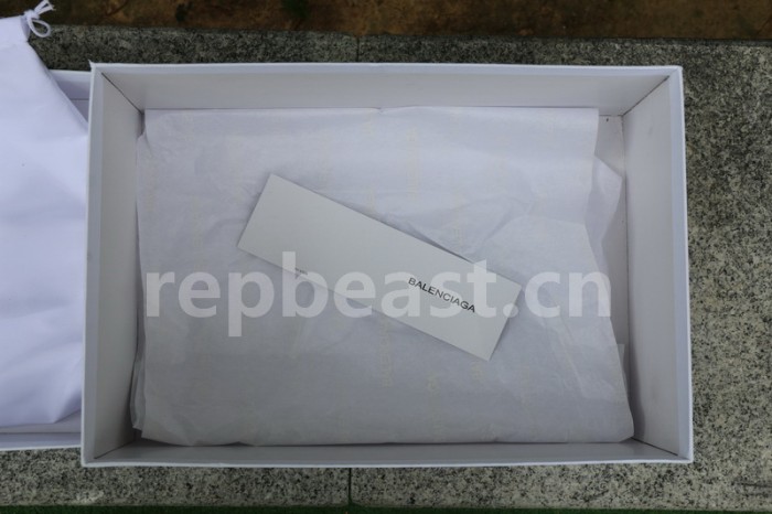 B 17FW Tripe-S High End Sneaker-001