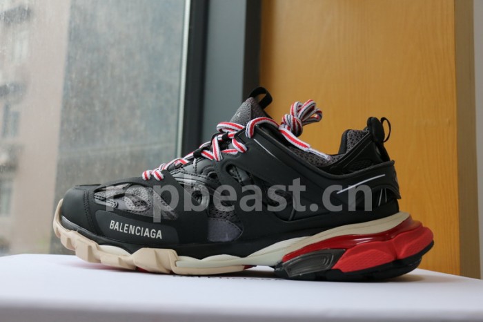 B 17FW Tripe-S High End Sneaker-052