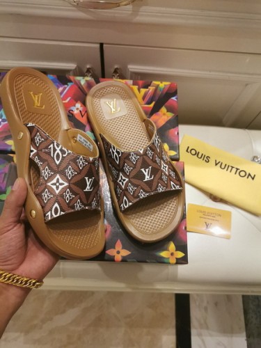 LV women slippers AAA-140