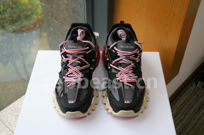 B 17FW Tripe-S High End Sneaker-052