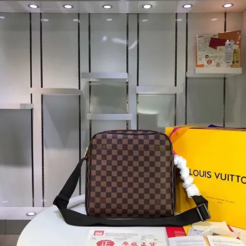 LV Men Hangbags AAA-032