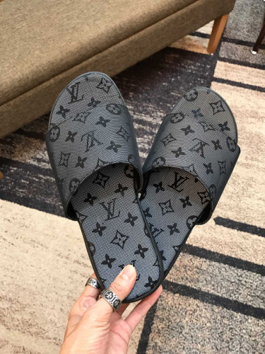 LV men slippers AAA-397