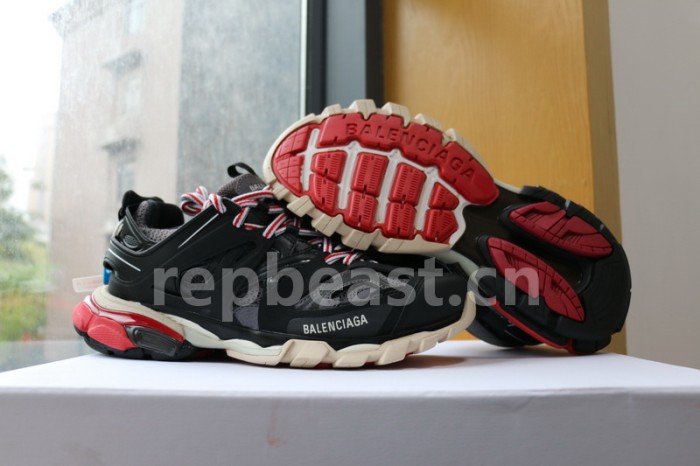 B 17FW Tripe-S High End Sneaker-052