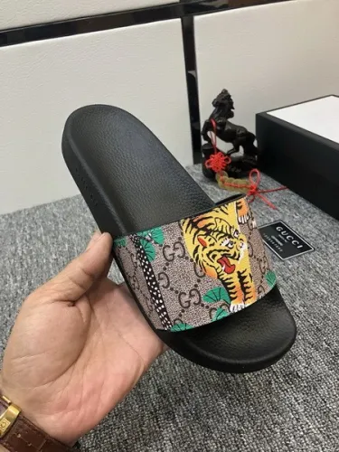G women slippers AAA-226