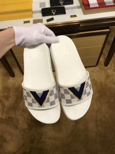 LV men slippers AAA-128(38-45)