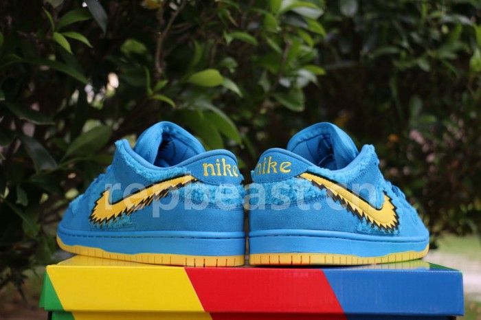 Authentic Grateful Dead x Nike SB Dunk Low “Blue Bear”