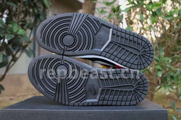 Authentic Air Jordan 1 Mid “Raygun”