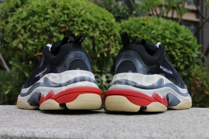 B 17FW Tripe-S High End Sneaker-001
