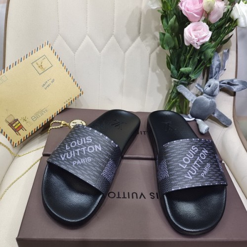 LV women slippers AAA-306