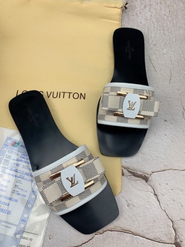 LV women slippers AAA-100