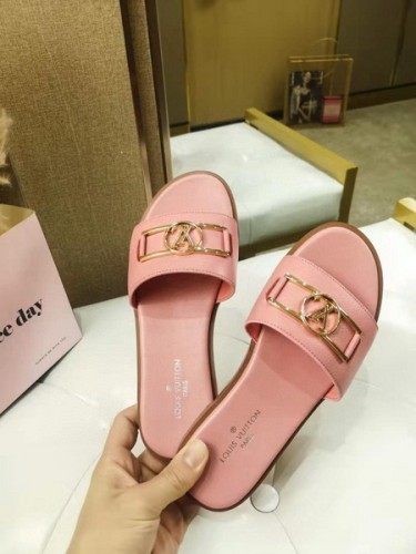 LV women slippers AAA-096