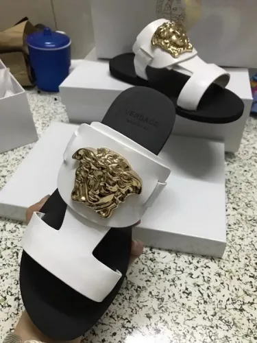 Versace women slippers AAA-042