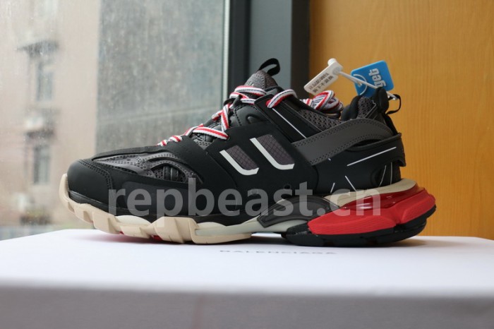 B 17FW Tripe-S High End Sneaker-052