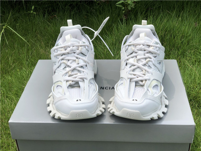 B 17FW Tripe-S High End Sneaker-086