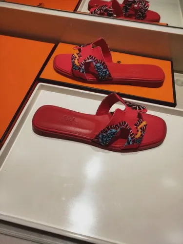 Hermes women slippers AAA-350(35-41)