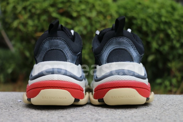 B 17FW Tripe-S High End Sneaker-001