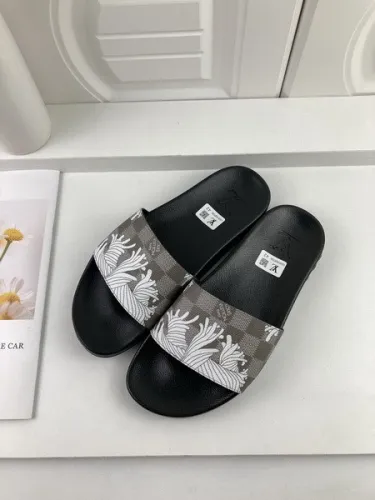 LV women slippers AAA-347