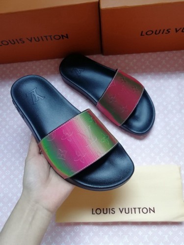 LV men slippers AAA-540