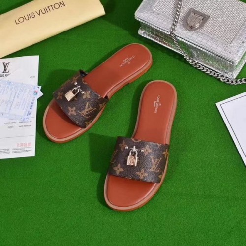 LV women slippers AAA-042