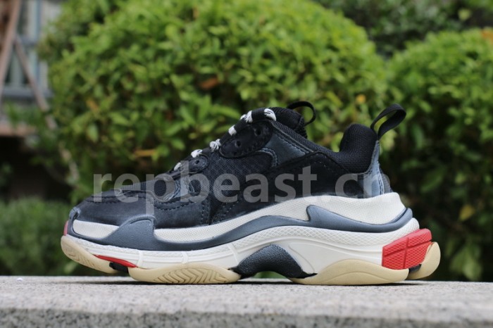 B 17FW Tripe-S High End Sneaker-001