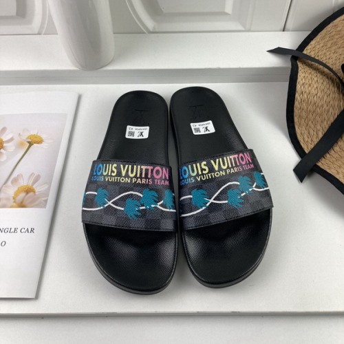 LV women slippers AAA-250