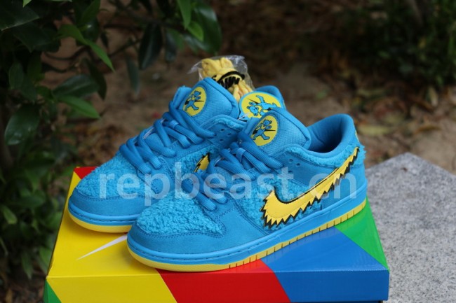 Authentic Grateful Dead x Nike SB Dunk Low “Blue Bear”