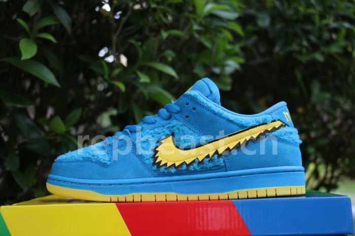 Authentic Grateful Dead x Nike SB Dunk Low “Blue Bear”