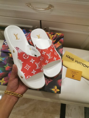 LV women slippers AAA-145